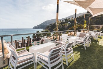 Pea Parda Bay,Near La Herradura Castle,1 star