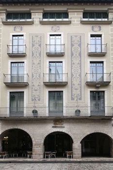 Apartaments Placa Del Vi,Sarria De Ter>>Girona,4 star