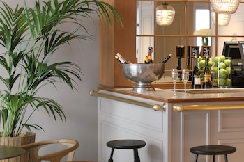 Apartaments Placa Del Vi,Sarria De Ter>>Girona,4 star