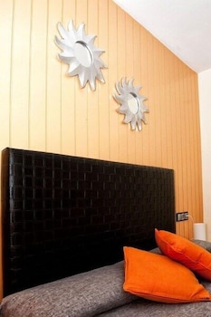 hostal emporda