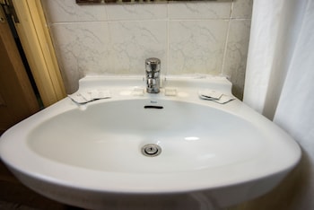 Hostal Santa Barbara,Castilla - La Mancha>>Toledo,1 star