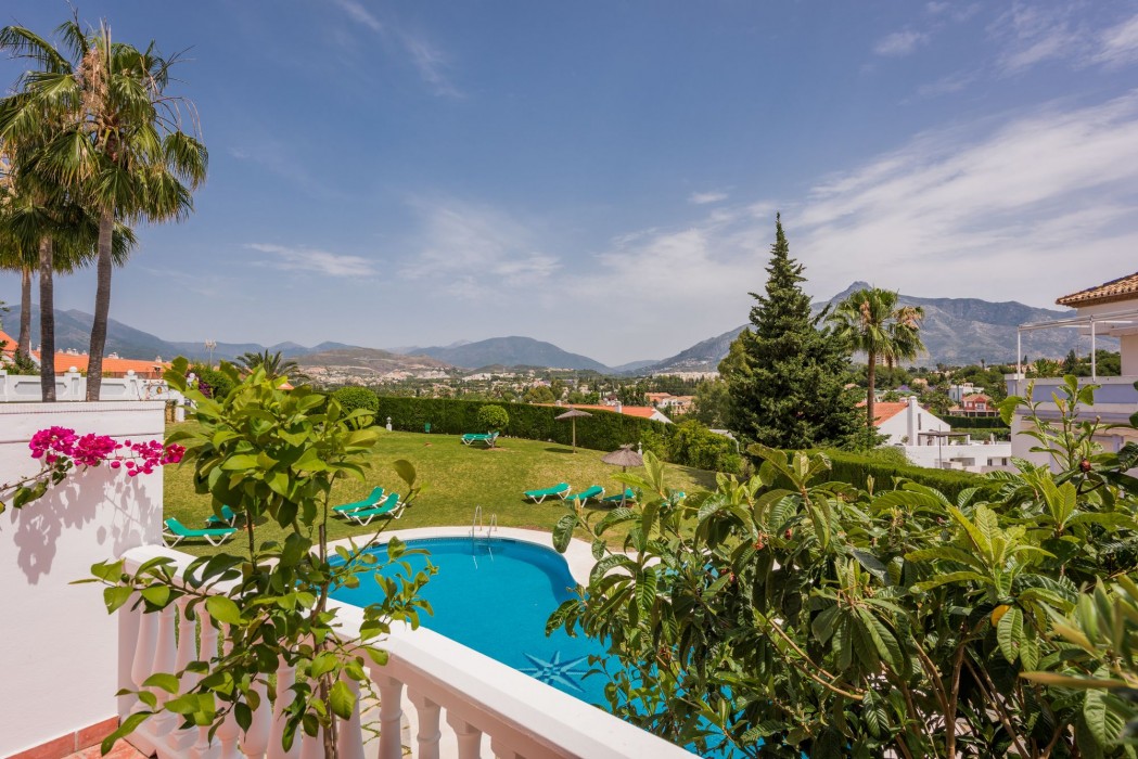 molo luxury suites puerto banus