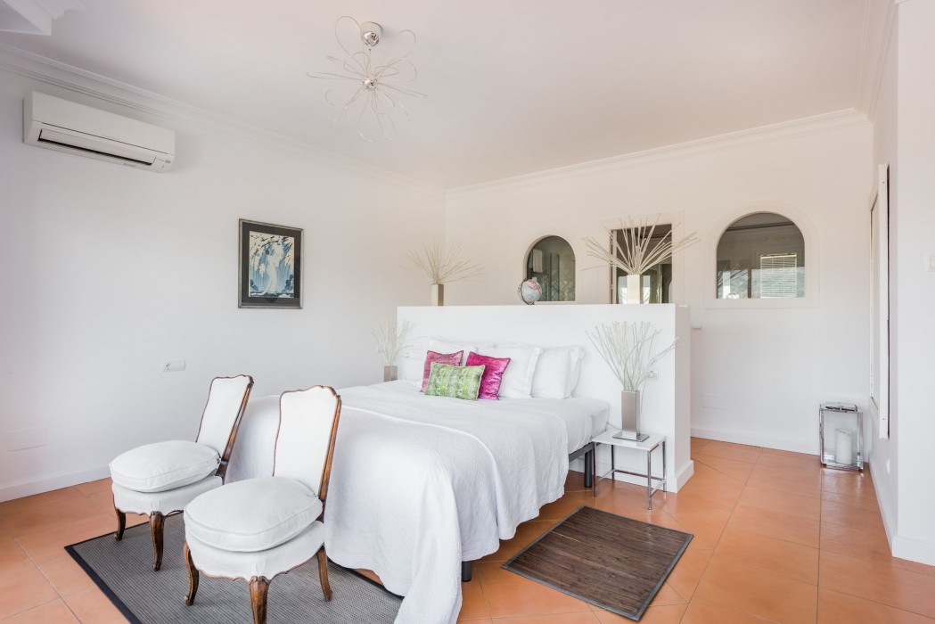 molo luxury suites puerto banus