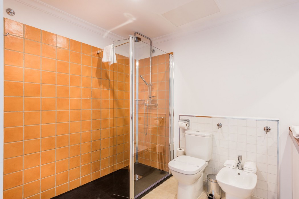 molo luxury suites puerto banus