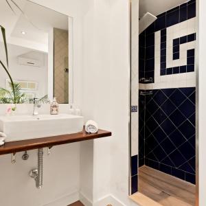 molo luxury suites puerto banus