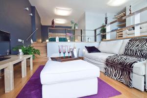 msb gracia pool terrace center
