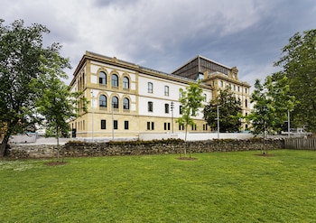 one shot tabakalera house