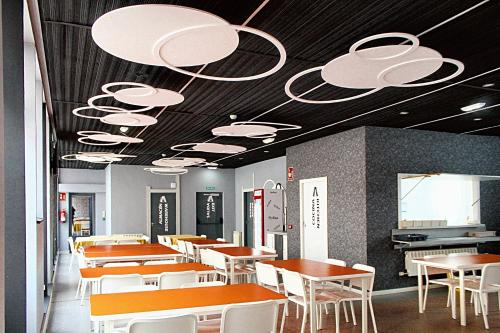 Mola Hostel Burgos,Orbaneja Riopico>>Burgos,3 star