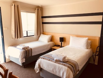 red cedar motel