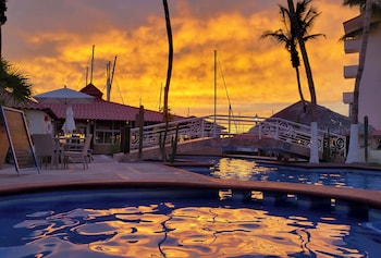 the westmarine waterfront hotel
