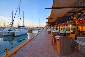 the westmarine waterfront hotel