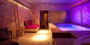 The Giri Residence Hotel & Spa,,4 star