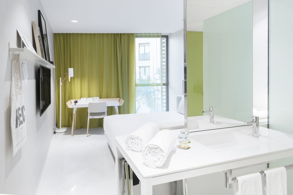 hotel rec barcelona adults only