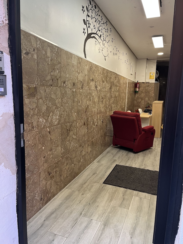 hostel almansa