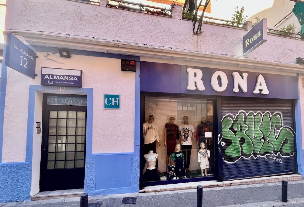 hostel almansa