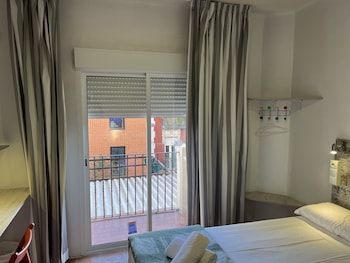 hostel almansa