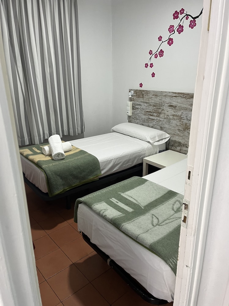 hostel almansa