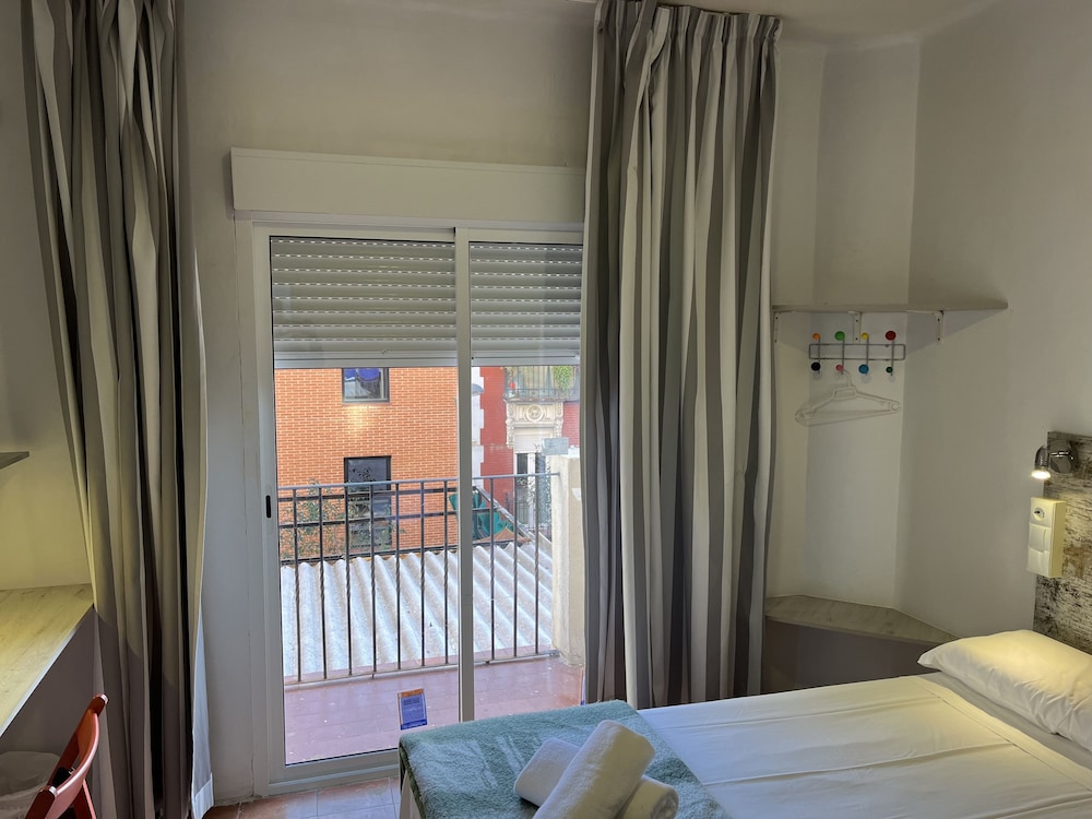 hostel almansa