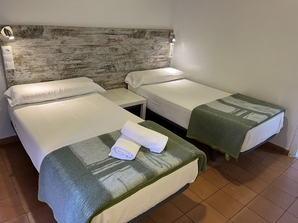 hostel almansa