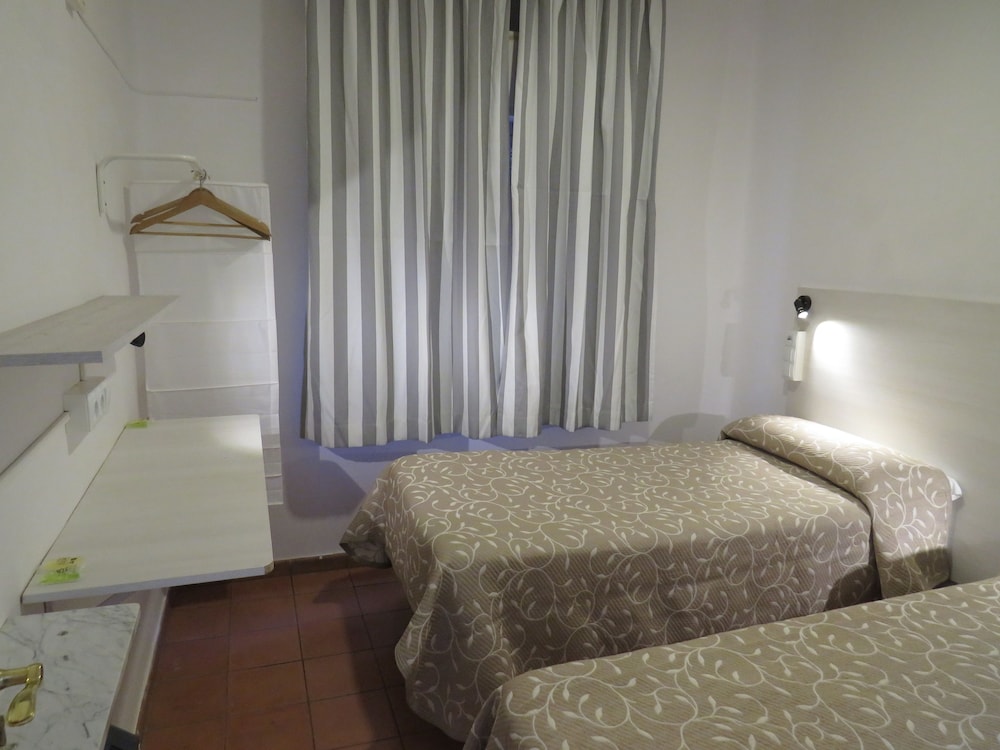 hostel almansa