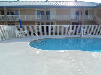 Days Inn By Wyndham Adel I-75,Moultrie>>Adel,2 star