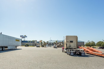 Days Inn By Wyndham Adel I-75,Moultrie>>Adel,2 star