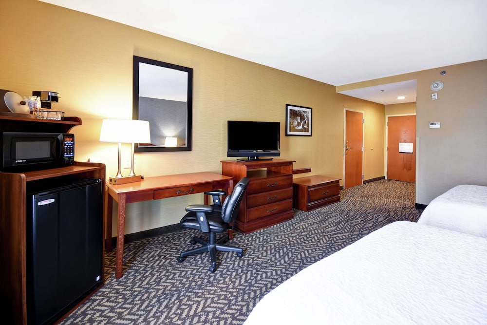 hampton inn chicopee springfield