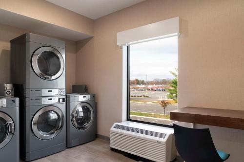 hampton inn chicopee springfield