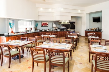Fiesta Inn Express Chihuahua,Campestre-Lomas>>Chihuahua,4 star