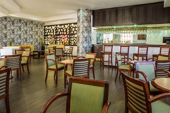 Fiesta Inn Express Chihuahua,Campestre-Lomas>>Chihuahua,4 star