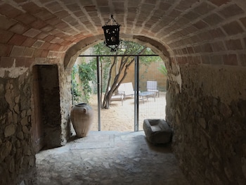 Hostal Can Xicu,Cantallops>>Barcelona,4 star
