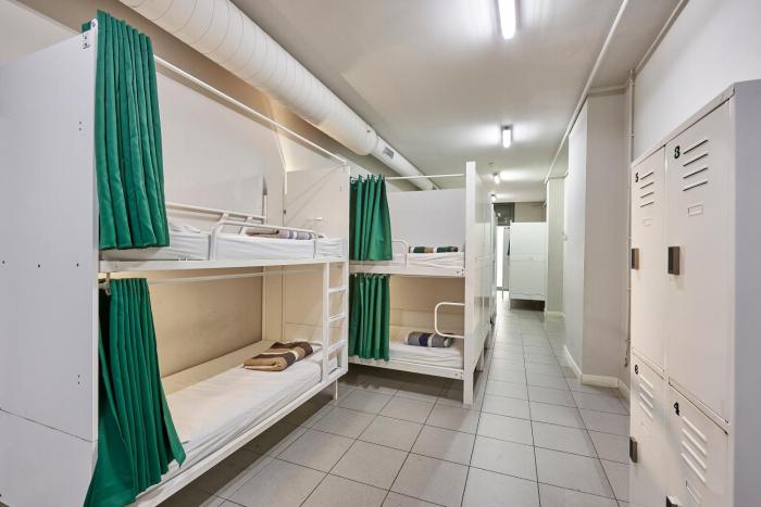 hola hostal eixample hostel