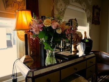 the white hart hotel