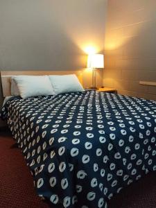 shoal lake motor inn