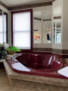 Lakeview Hotel,Canada>>Wawa,2 star