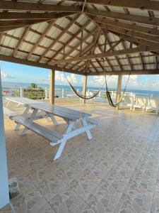 caye caulker beach hotel