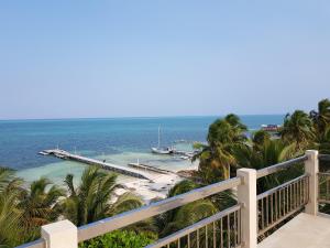 caye caulker beach hotel