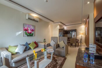 almuhaidb jarir almalaz