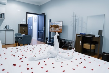 almawasem alarbaa hotel suites