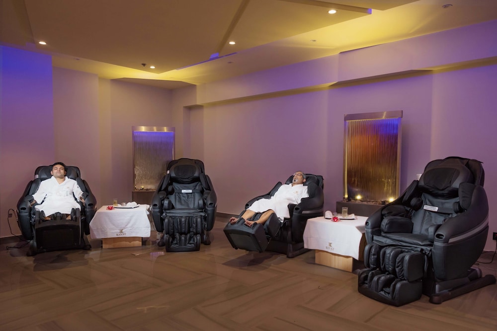 bayat hotels company