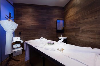 bayat hotels company