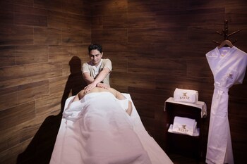 bayat hotels company