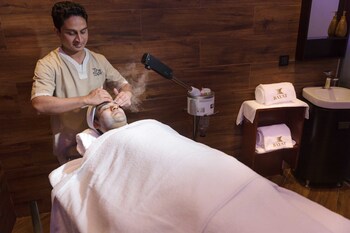 bayat hotels company