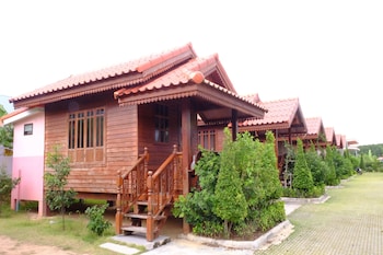 Banmai Hom Resort,In Pluak Daeng,2 star