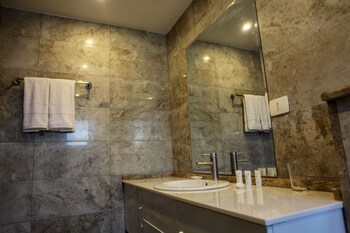 almond hotel apartments