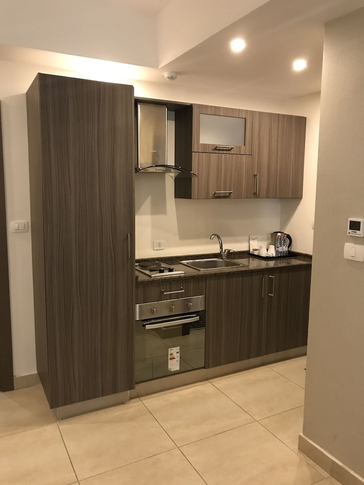 almond hotel apartments