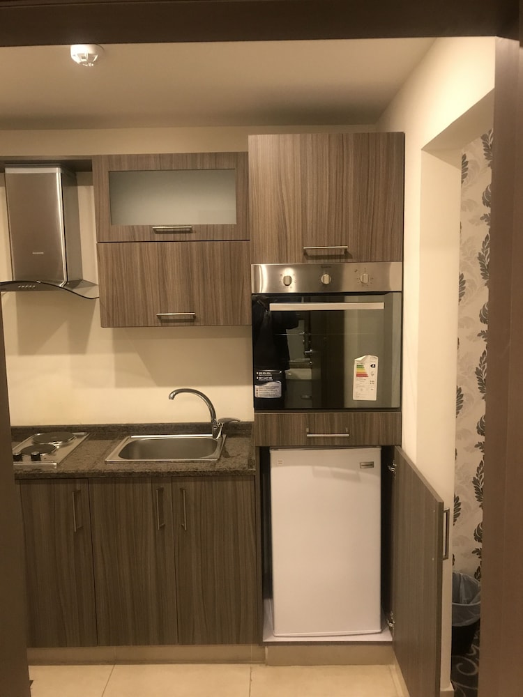 almond hotel apartments