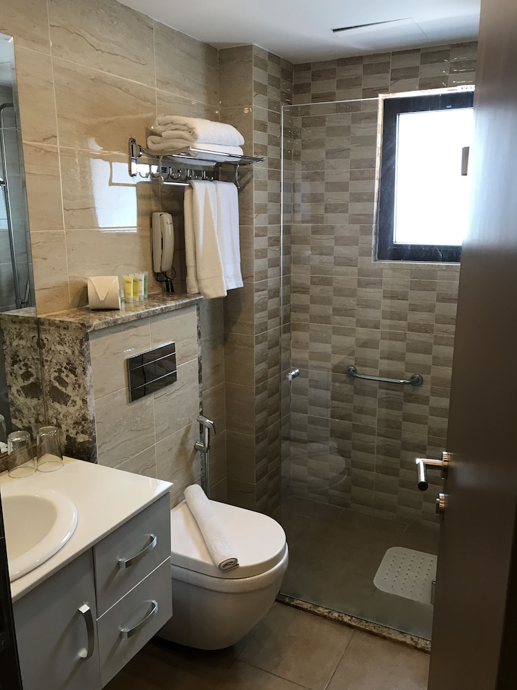 almond hotel apartments