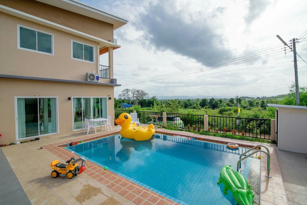 platoo pool villa