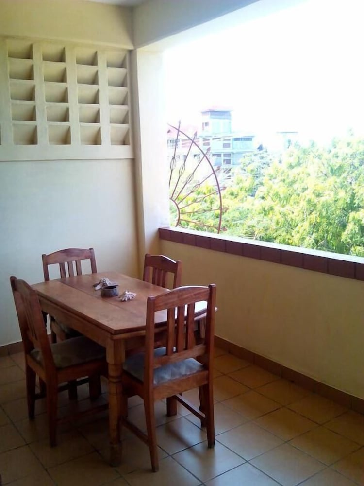 qua bruce apartment